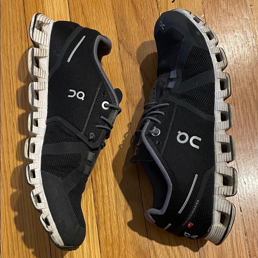 ON Cloud Women’s Sneakers - Black